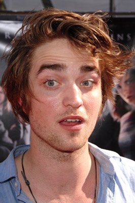 Robert Pattinson 2 Loading...