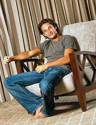 Rodrigo Santoro 15 Loading...