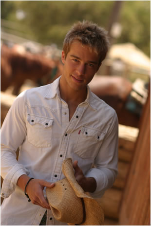 Ryan Carnes 1 Loading...