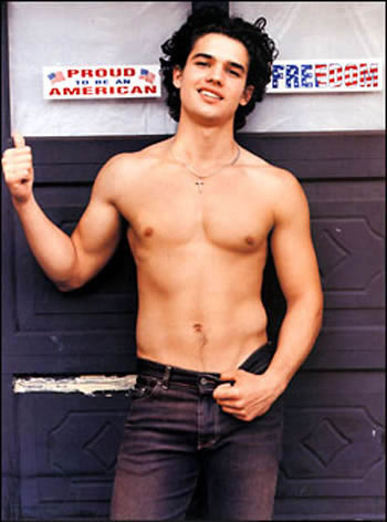 Steven Strait 4 Loading...