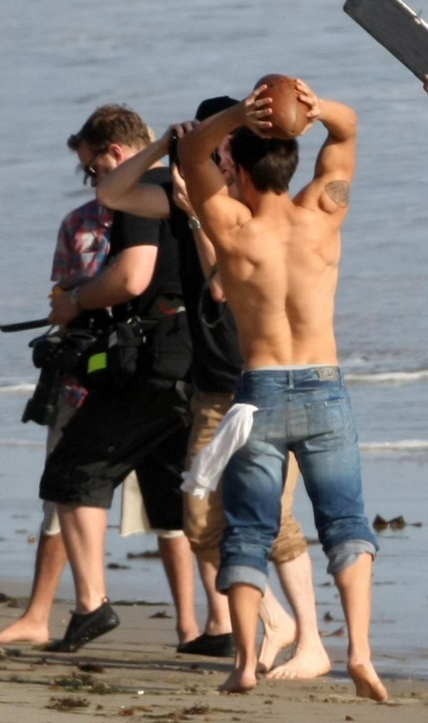 Taylor Lautner 12 Loading...