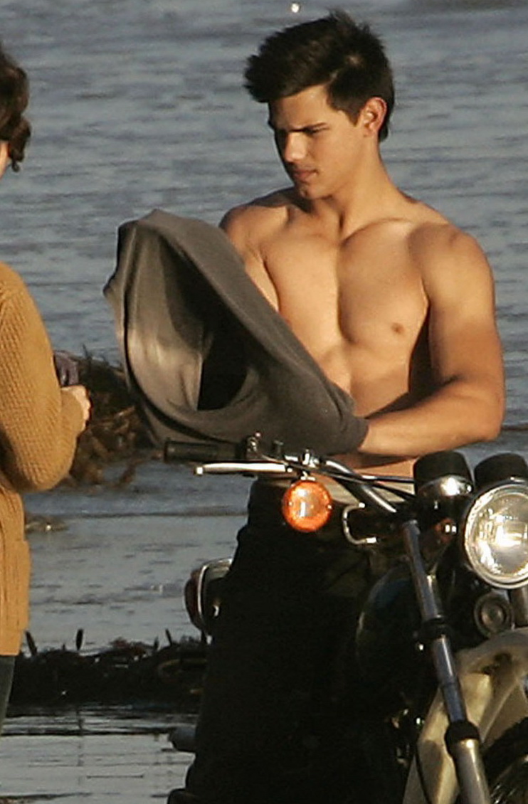 Taylor Lautner 13 Loading...