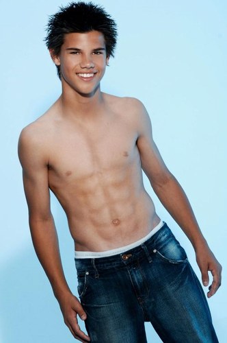 Taylor Lautner 14 Loading...