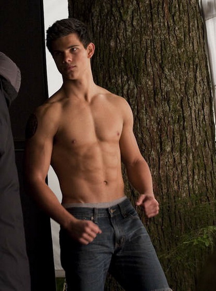 Taylor Lautner 20 Loading...