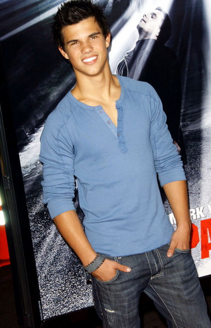 Taylor Lautner 5 Loading...