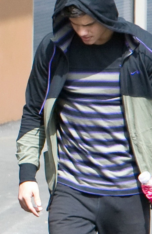 Taylor Lautner 6 Loading...