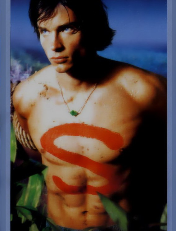 Tom Welling Shirtless as Clark Kent in Superman Smallville