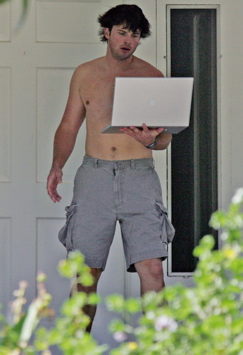 Tom Welling shirtless Paparazzi Photos