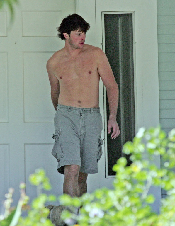 Tom Welling shirtless doing Internet in the garden